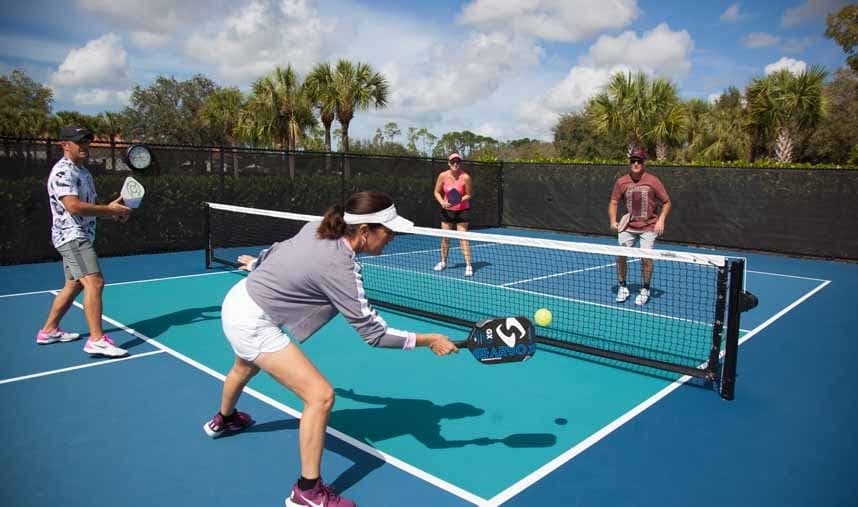 Best Beginner Pickleball Paddles In 2024: Paddle Reviews